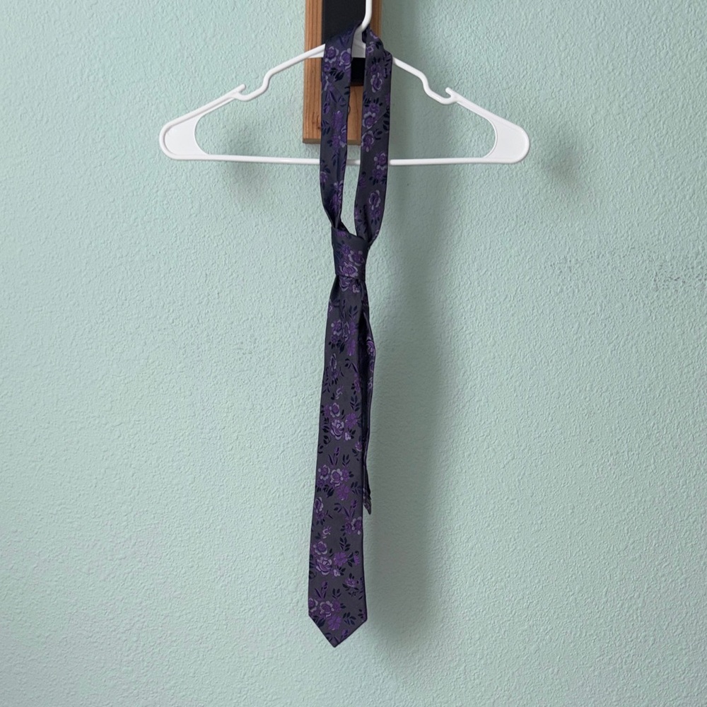 Kenneth Cole Dark Purple Floral Tie